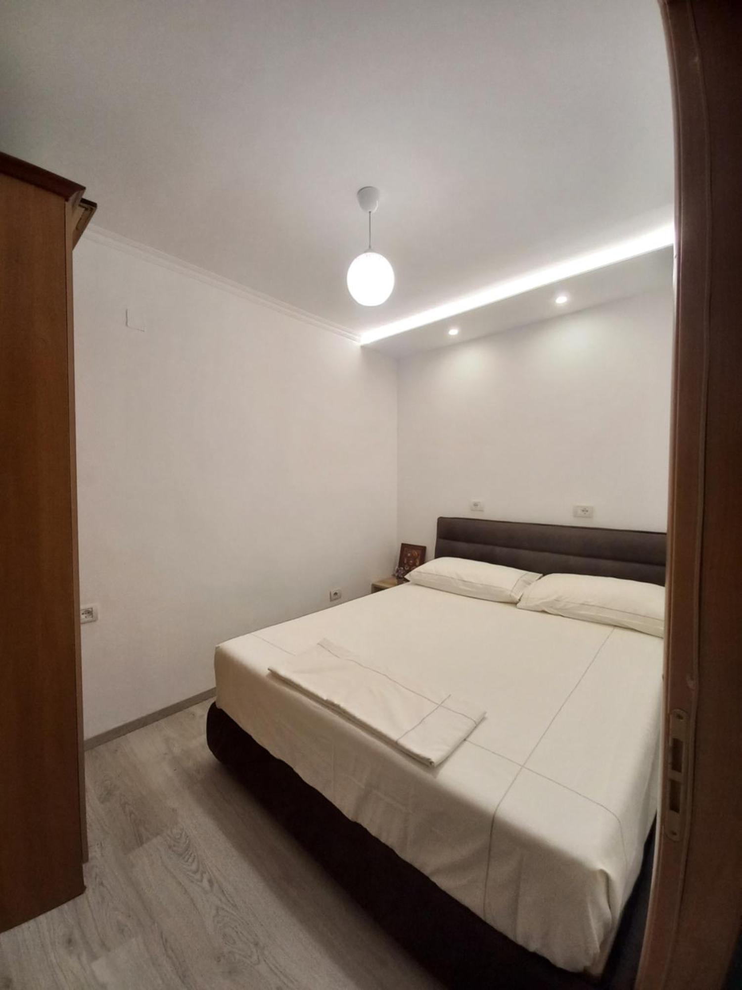 Flowers Guesthouse Tirana Exterior photo